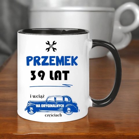 KUBEK Z NADRUKIEM ŚMIESZNY PREZENT URODZINY IMIENINY KOLEGI DOWOLNE IMIĘ #