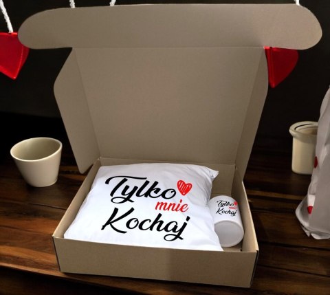 PUDEŁKO OZDOBNE Z ŻYCZENIAMI NADRUK KARTON NA PODUSZKĘ 40x34x10 RÓŻNE WZORY