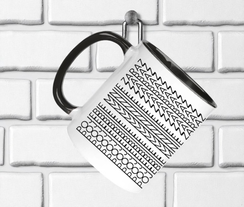 Kubek z ukrytym przekleństwem na śmieszny prezent do pracy na różne okazje