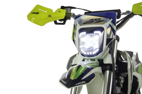 Cross ASIX XB27 90 4T automat E-start czerwony