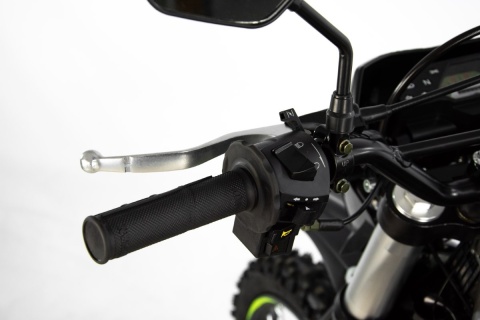 Cross ASIX DEFENDER 250 4T zielony